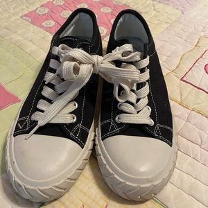 TRUE RELIGION size 8 women’s sneakers